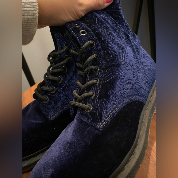 Dr Doc Martens Embossed Blue Velvet Boots 1460 Brocade GUC W9 - Picture 7 of 15
